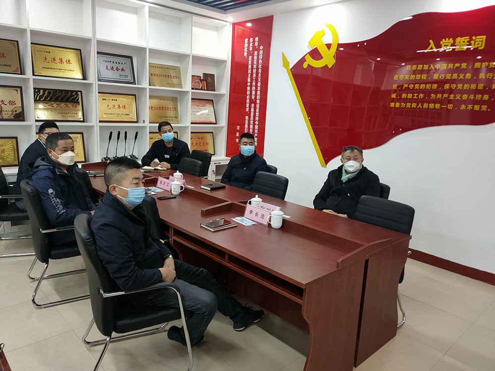 腾博会官网党委委员、副司理张亚民为天房绿茵党员讲“忠诚、清洁、继续” ——党的二十大精神专题党课